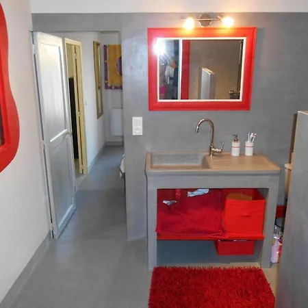 شقة Black & White