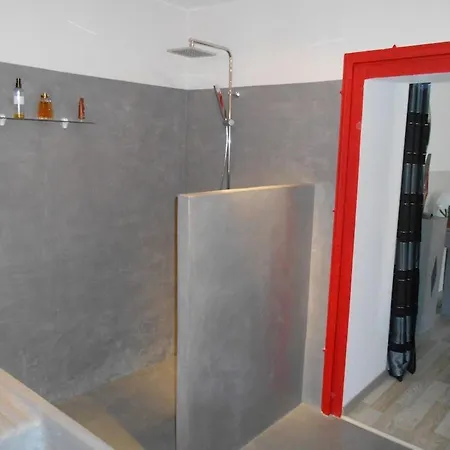 شقة Black & White