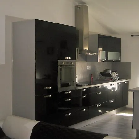 Black & White شقة