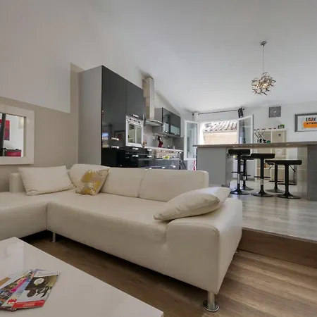 Black & White 아파트 Alignan-du-Vent