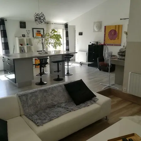 شقة Black & White